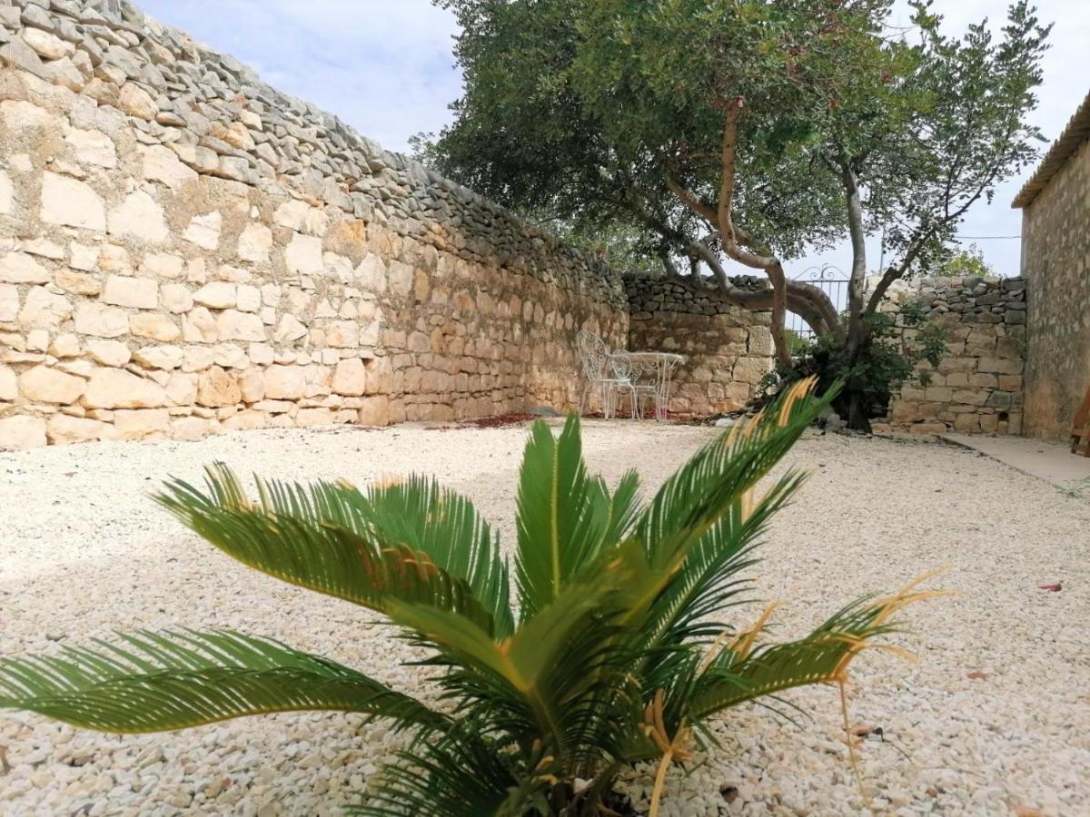 Il Baglio Di Kharrub Rural Guest House Pozzallo Exterior foto